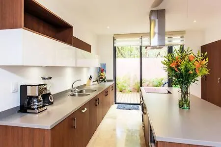 Vibrant Condo, Fiberoptic Wifi, Workspace & A Pool Tulum 0*,  Mexikó