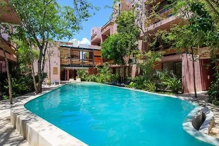 Vibrant Condo, Fiberoptic Wifi, Workspace & A Pool Tulum Mexikó
