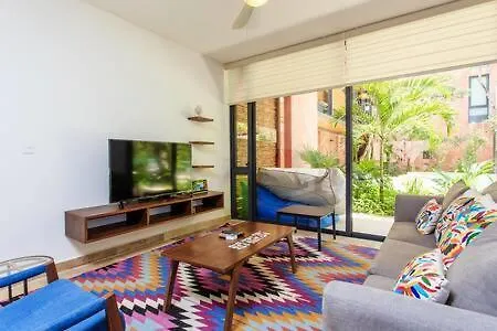 Vibrant Condo, Fiberoptic Wifi, Workspace & A Pool Tulum Dom wakacyjny