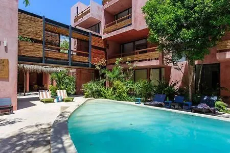 Vibrant Condo, Fiberoptic Wifi, Workspace & A Pool Tulum 0*,